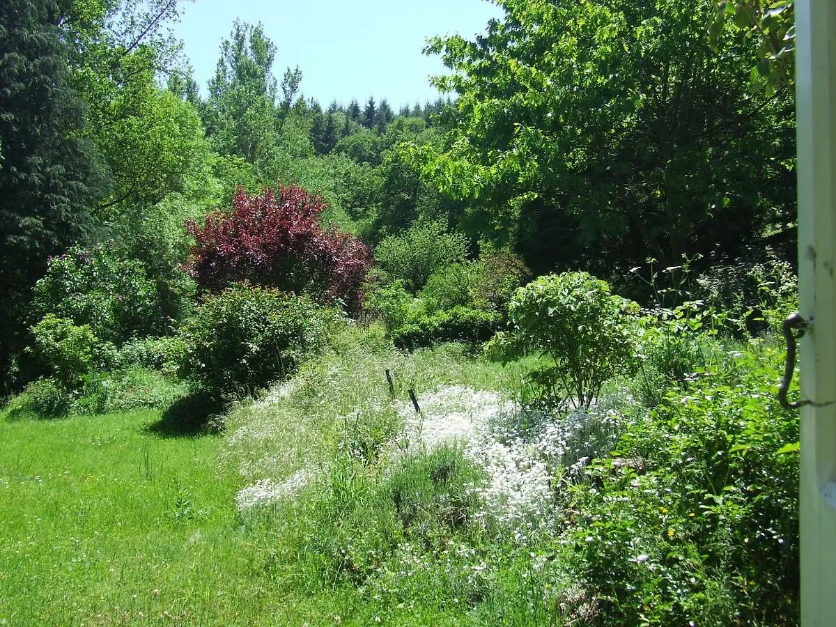 לינה וארוחת בוקר Saint-Laurent-de-Lévézou La Meliere