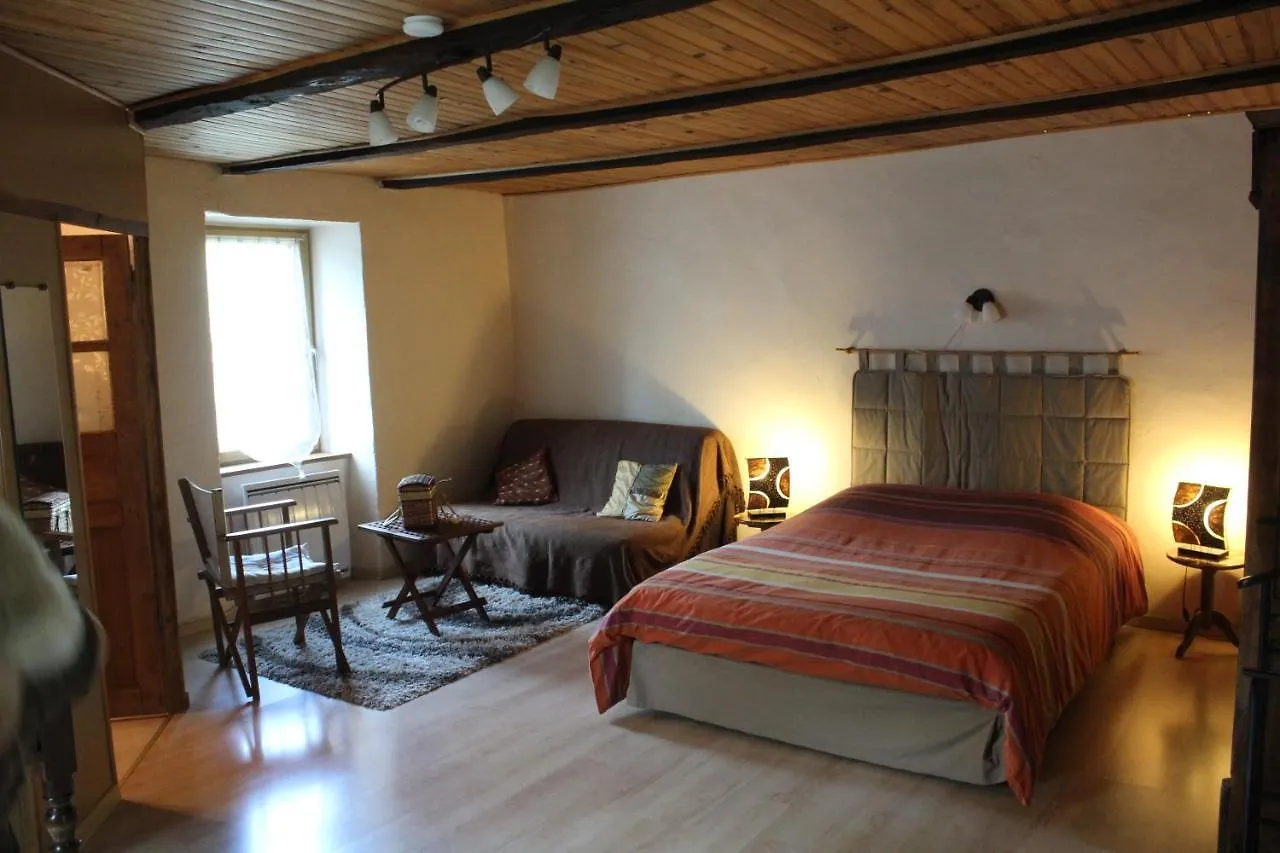 לינה וארוחת בוקר Saint-Laurent-de-Lévézou La Meliere צרפת